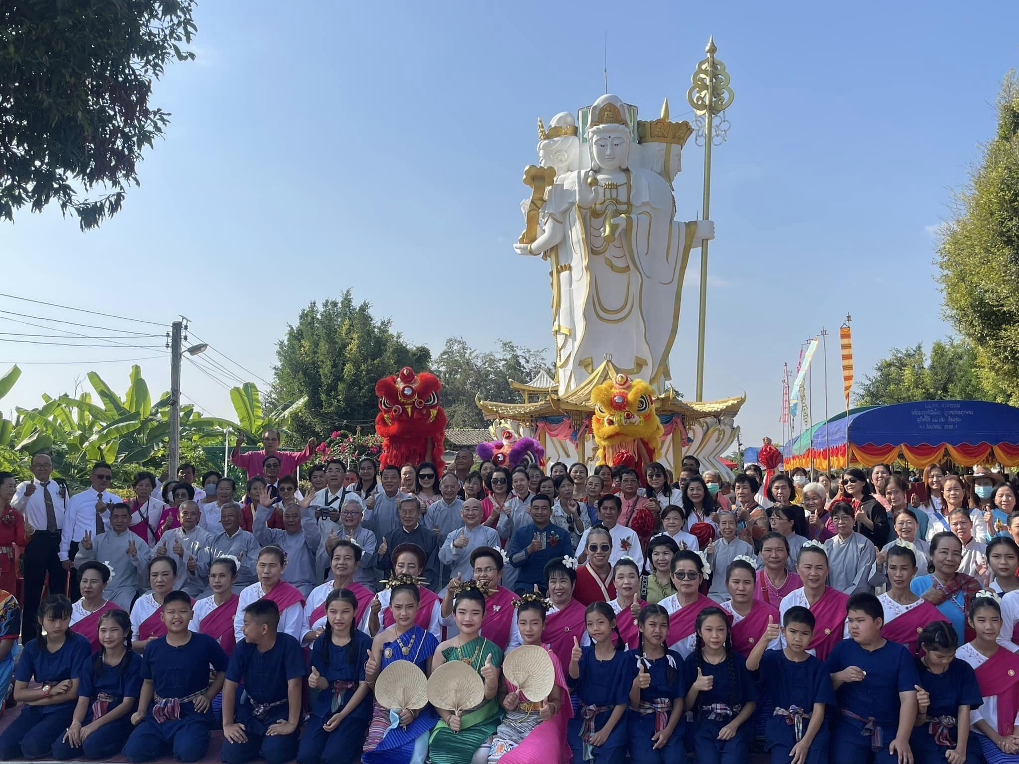 กิจกรรมนำนักเรียนร่วมแสดงกองสะบัดชัย ฟ้อนดาบและฟ้อนวี ในพิธีเปิดงานฉลองพระโพธิสัตว์ 4 พระองค์